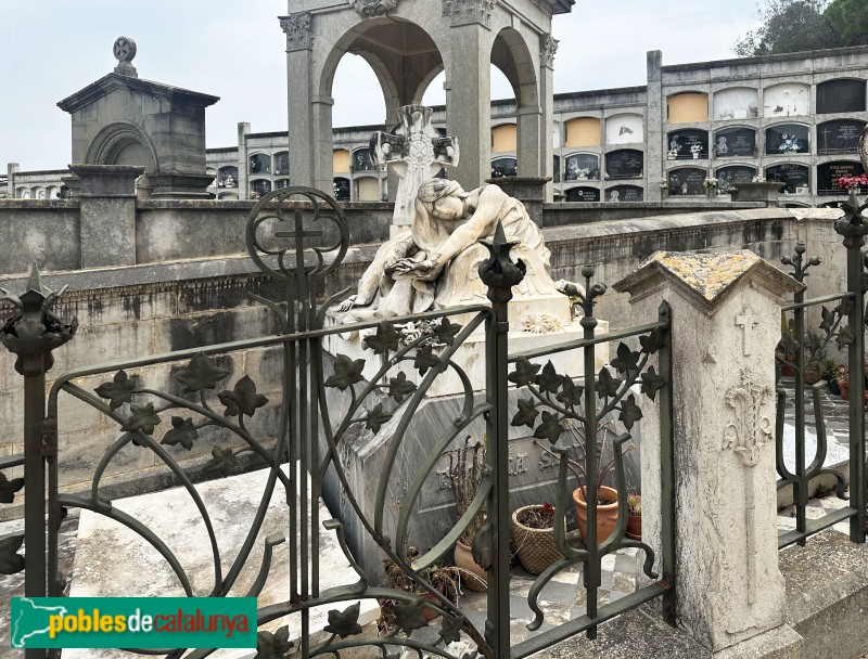 Sant Feliu de Guíxols - Cementiri, Sepulcre Sibils