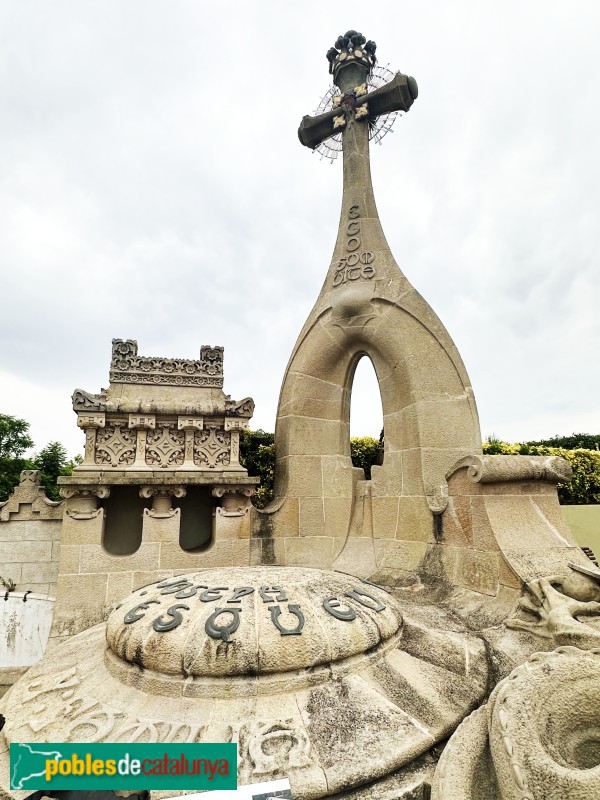 Lloret de Mar - Cementiri. Panteó Esqueu-Vilallonga (Foto: Albert Esteves, 2025) Lloret de Mar - Cementiri. Panteó Esqueu-Vilallonga