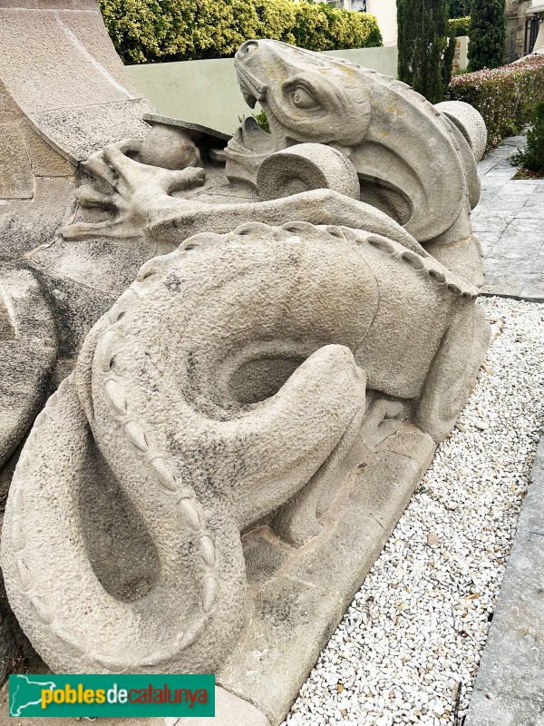 Lloret de Mar - Cementiri. Panteó Esqueu-Vilallonga (Foto: Albert Esteves, 2025) Lloret de Mar - Cementiri. Panteó Esqueu-Vilallonga