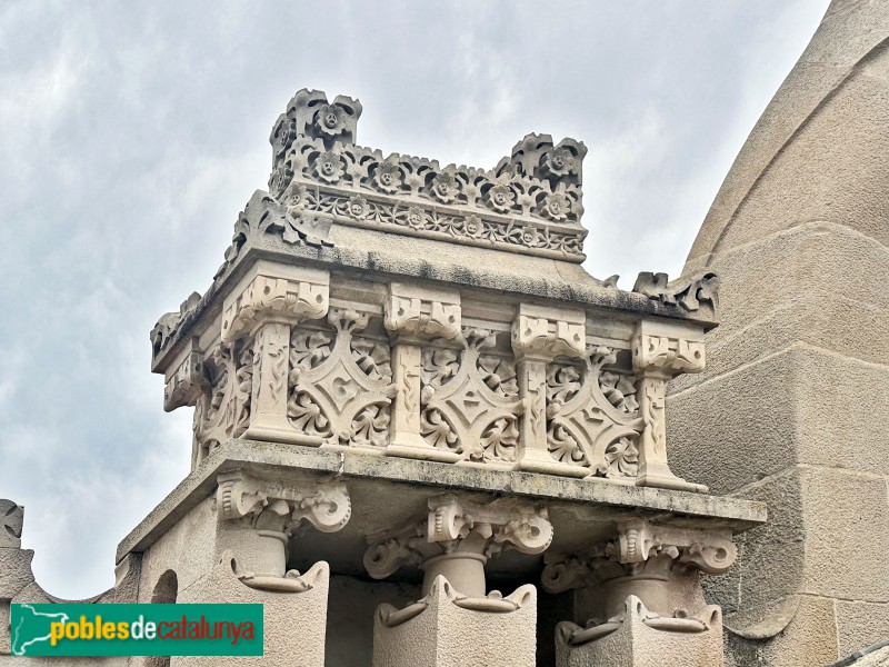 Lloret de Mar - Cementiri. Panteó Esqueu-Vilallonga (Foto: Albert Esteves, 2025) Lloret de Mar - Cementiri. Panteó Esqueu-Vilallonga