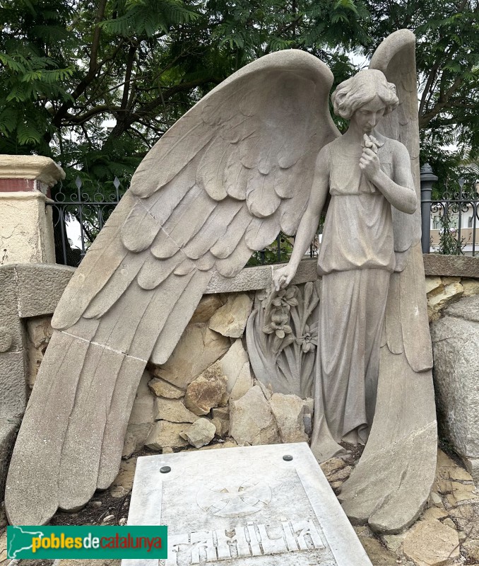 Lloret de Mar - Cementiri de Lloret. Sepulcre Fàbregas i Mataró