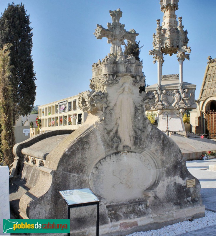 Lloret de Mar - Cementiri. Sepulcre Pujol-Masferrer (VIcenç Artigas)