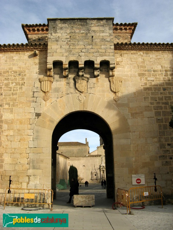 Monestir de Poblet - Porta Daurada (Foto: Albert Esteves, 2009) Monestir de Poblet - Porta Daurada