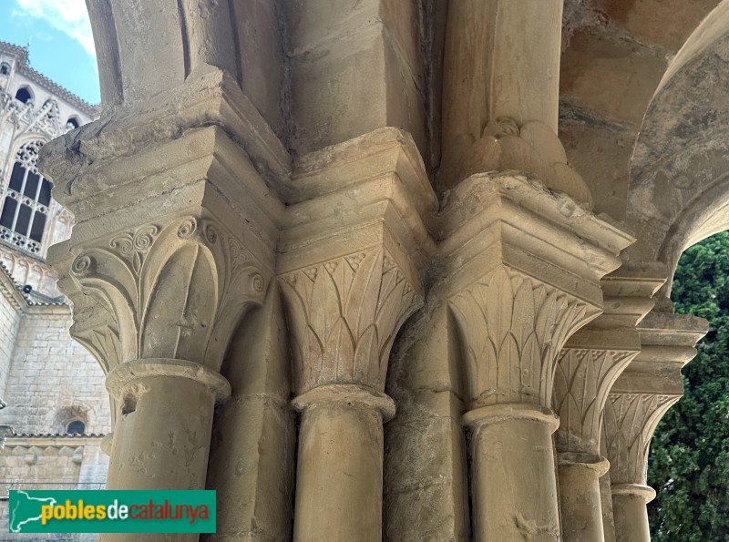 Monestir de Poblet - Capitells del brollador