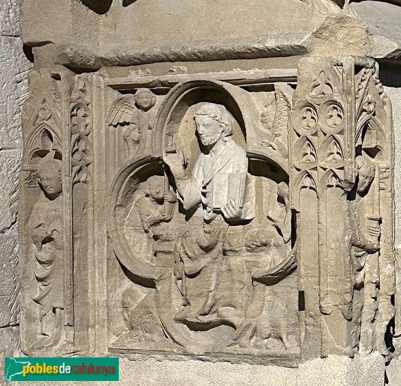 Monestir de Poblet - Sepulcre de Ramon Folc VI de Cardona. Figura de Crist restituïda