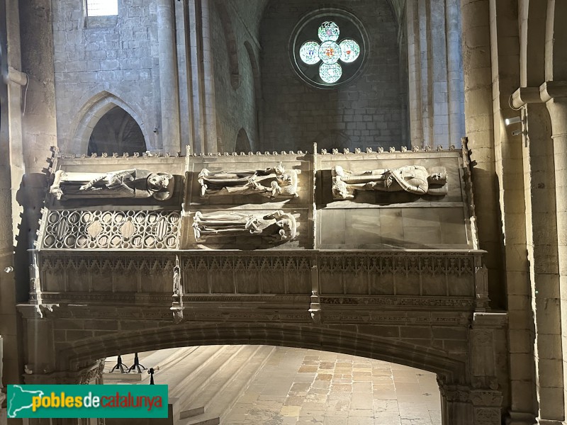 Monestir de Poblet - Panteó reial. Conjunt del costat de l'Epístola, cara exterior