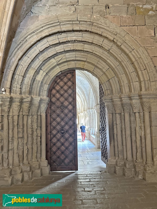 Monestir de Poblet - Porta del claustre