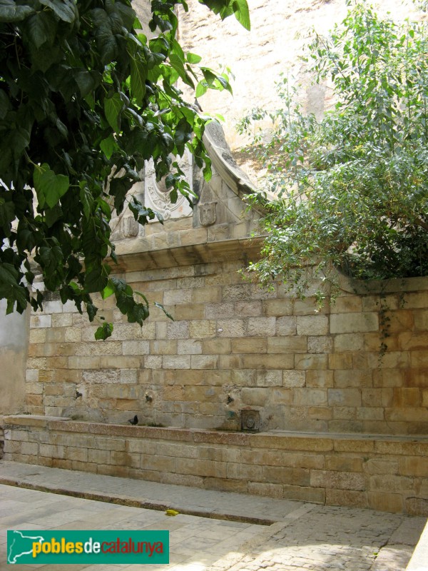 Montblanc - Font Major (Foto: Albert Esteves, 2009) Montblanc - Font Major