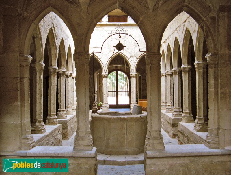Montblanc - Hospital de Santa Magdalena, claustre (Foto: Albert Esteves, 2009) Montblanc - Hospital de Santa Magdalena, claustre