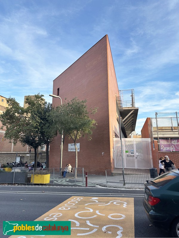Barcelona - Escola Antoni Balmanya. Freser, 101