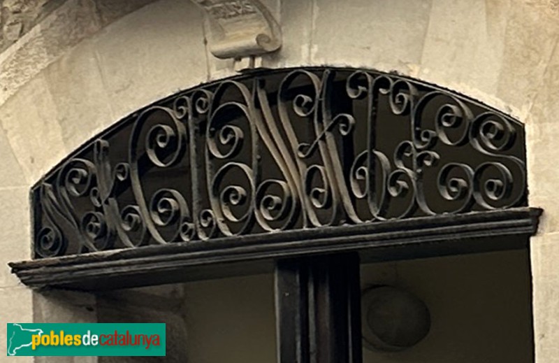 Aspa - Antigues escoles. Aspa - Antigues escoles. "Nacionales" en ferro forjat