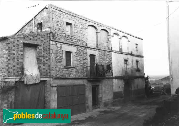 Alfés - Ca la Rosa (Foto: <i>J.A. Corbella, J. Salvadó -invarquit.cultura.gencat.cat-</i>, 1983) Alfés - Ca la Rosa