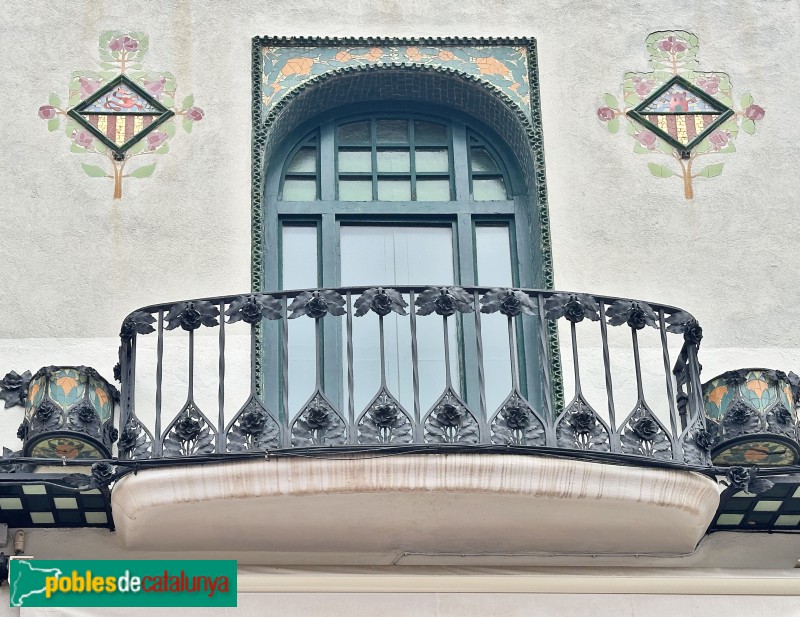 Terrassa - Antiga Confiteria Vídua Carné (Farmàcia Albiñana) (Foto: Albert Esteves, 2025) Terrassa - Antiga Confiteria Vídua Carné (Farmàcia Albiñana)