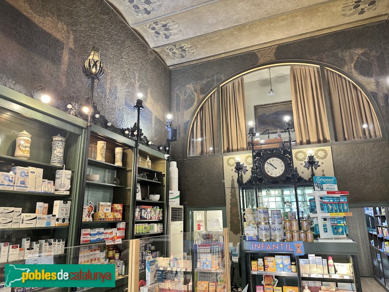 Terrassa - Antiga Confiteria Vídua Carné (Farmàcia Albiñana) (Foto: Albert Esteves, 2025) Terrassa - Antiga Confiteria Vídua Carné (Farmàcia Albiñana)