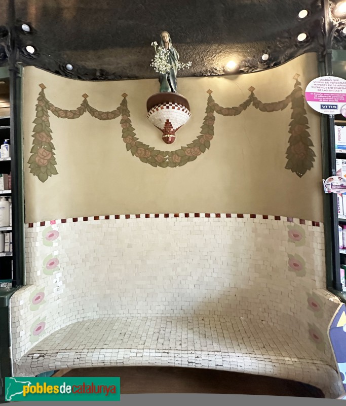 Terrassa - Antiga Confiteria Vídua Carné (Farmàcia Albiñana) (Foto: Albert Esteves, 2025) Terrassa - Antiga Confiteria Vídua Carné (Farmàcia Albiñana)