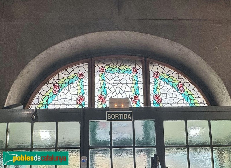 Terrassa - Antiga Confiteria Vídua Carné (Farmàcia Albiñana) (Foto: Albert Esteves, 2025) Terrassa - Antiga Confiteria Vídua Carné (Farmàcia Albiñana)