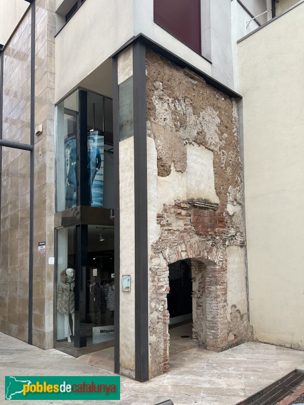 Terrassa - Restes de muralla (Foto: Albert Esteves, 2025) Terrassa - Restes de muralla