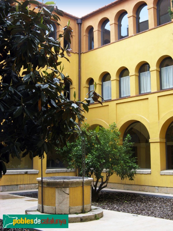 Terrassa - Claustre de Sant Francesc (Foto: Albert Esteves, 2010) Terrassa - Claustre de Sant Francesc