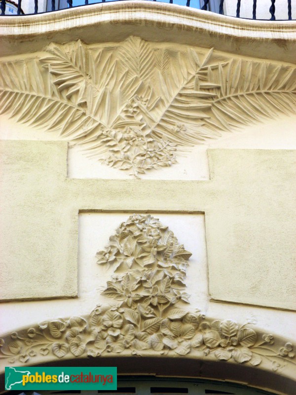 Terrassa - Antic Hotel Peninsular, detall (Foto: Albert Esteves, 2010) Terrassa - Antic Hotel Peninsular, detall