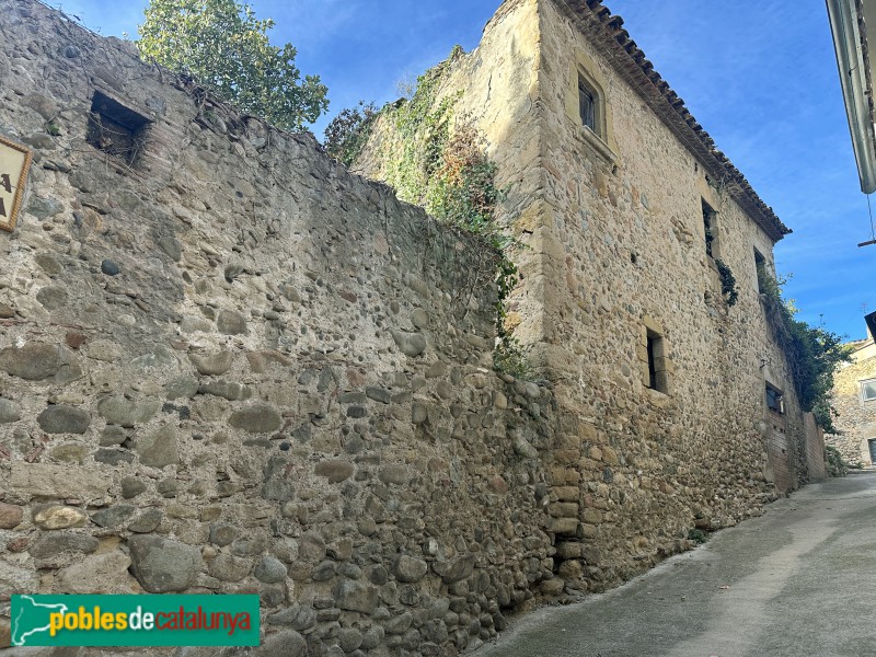 Cervià de Ter - Muralla. Ca la Cebriana