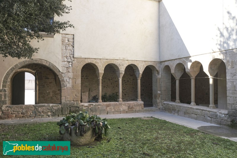 Cervià de Ter - Monestir de Santa Maria. Claustre