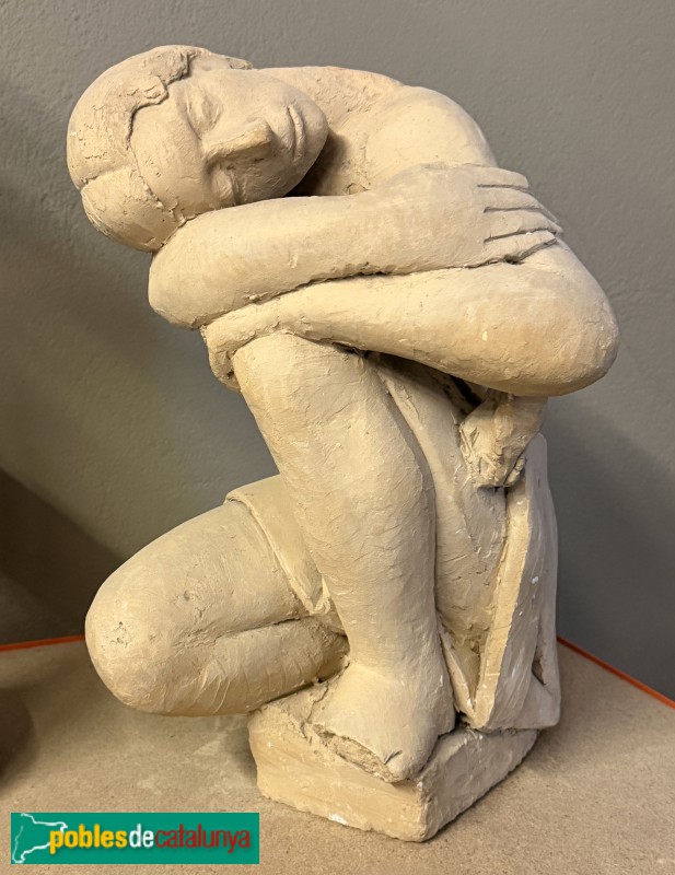 Montoliu de Lleida - Espai Jaume Gort. Figura arraulida (fang cru)