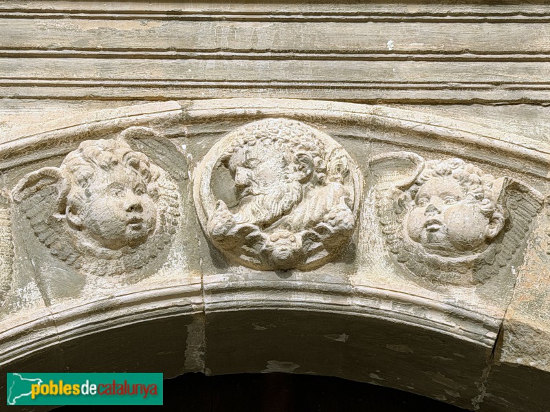 Sarroca de Lleida - Església de Santa Maria. Portada. Bust de Carles V