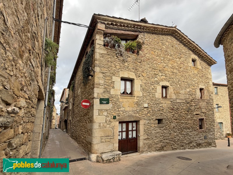 Celrà - Carrer de Santa Cristina, aixada de la Doma