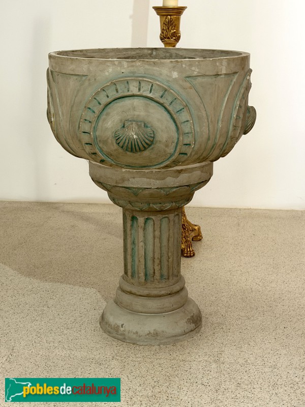 Llardecans - Església de l'Assumpció de la Mare de Déu. Pica baptismal