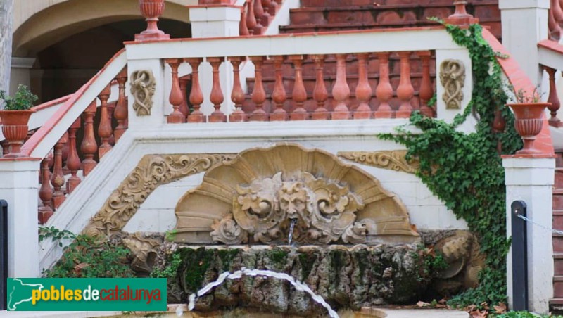 Sant Feliu de Llobregat - Palau Falguera. Brollador central