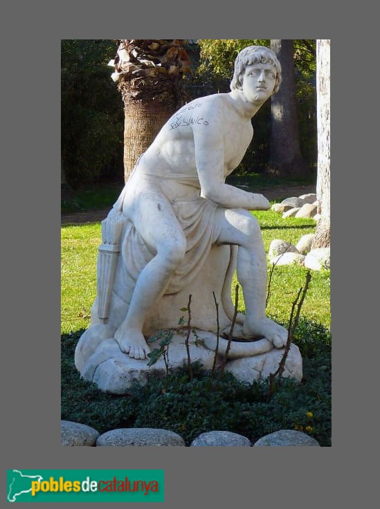 Sant Feliu de Llobregat - Palau Falguera. Escultura jardí