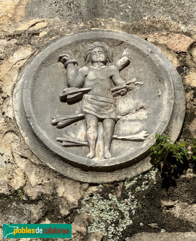 Bordils - Església de Sant Esteve. Medalló de Sant Sebastià (Foto: Albert Esteves, 2026) Bordils - Església de Sant Esteve. Medalló de Sant Sebastià