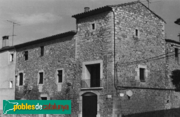 Bordils - Castell de Bordils (Can Xapa) (Foto: <i>Ramon Maria Llavanera -calaix.gencat.cat-</i>, 1985) Bordils - Castell de Bordils (Can Xapa)