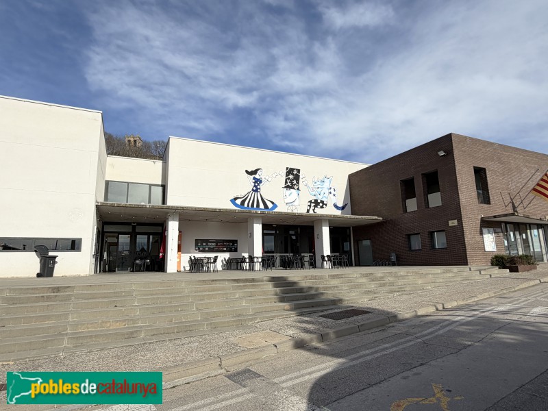 Medinyà - Mural <i>Un pont de llibres</i>