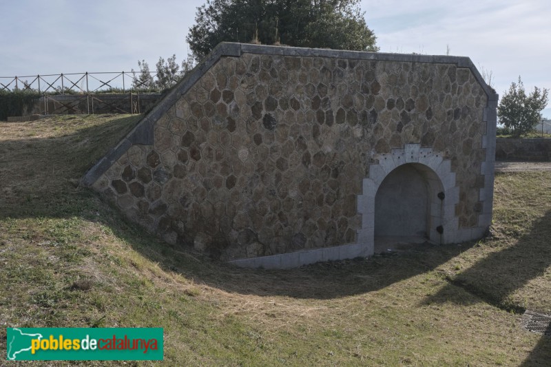 Castell de Sant Julià de Ramis (Foto: <i>Raül Costal -invarquit.cultura.gencat.cat-</i>, 2023) Castell de Sant Julià de Ramis