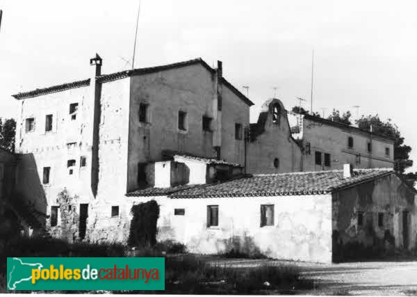 Alcarràs - Casa dels canonges (Montagut) (Foto: <i>J. A. Corbella, J. Salvadó -invarquit.cultura.gencat.cat-</i>, 1983) Alcarràs - Casa dels canonges (Montagut)