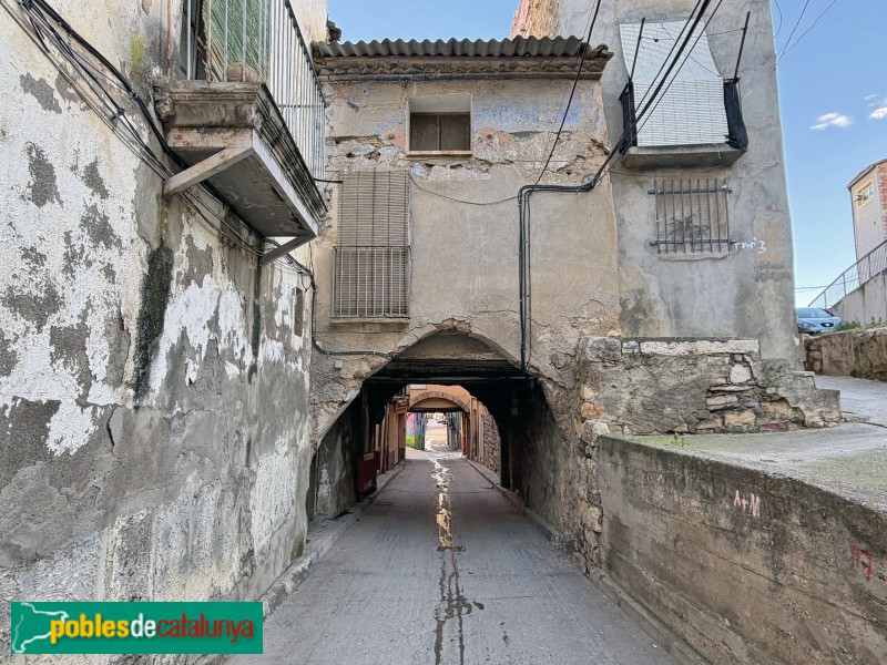 Aitona - Porxos del carrer del Forn (Foto: Albert Esteves, 2026) Aitona - Porxos del carrer del Forn