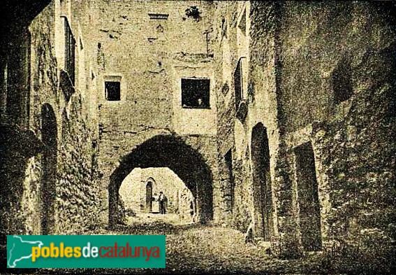 Aitona - Porxos del carrer del Forn (Foto: <i>M. Herrera -Butlletí CEC-, 1910</i>) Aitona - Porxos del carrer del Forn