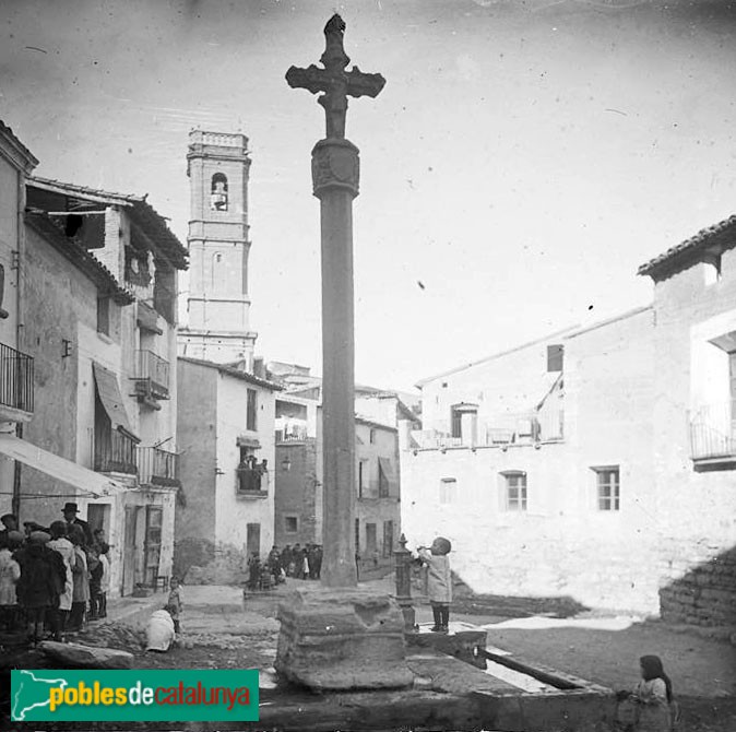 Aitona - Creu de terme (Foto: <i>Josep Salvany -Fons Salvany. Biblioteca de Catalunya-</i>, 1920) Aitona - Creu de terme