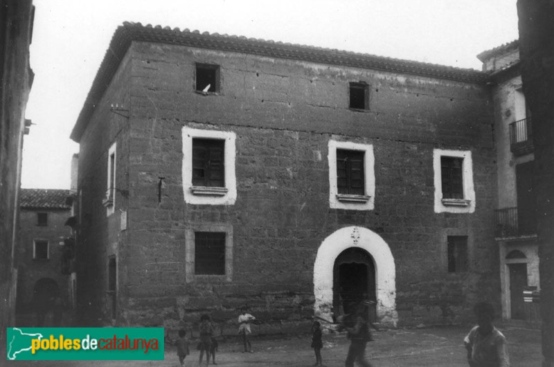 Seròs - Casa Gaspar Ivars (Foto: <i>Antoni Gallardo -Arxiu Fotogràfic Centre Excursionista de Catalunya-</i>, 1930) Seròs - Casa Gaspar Ivars