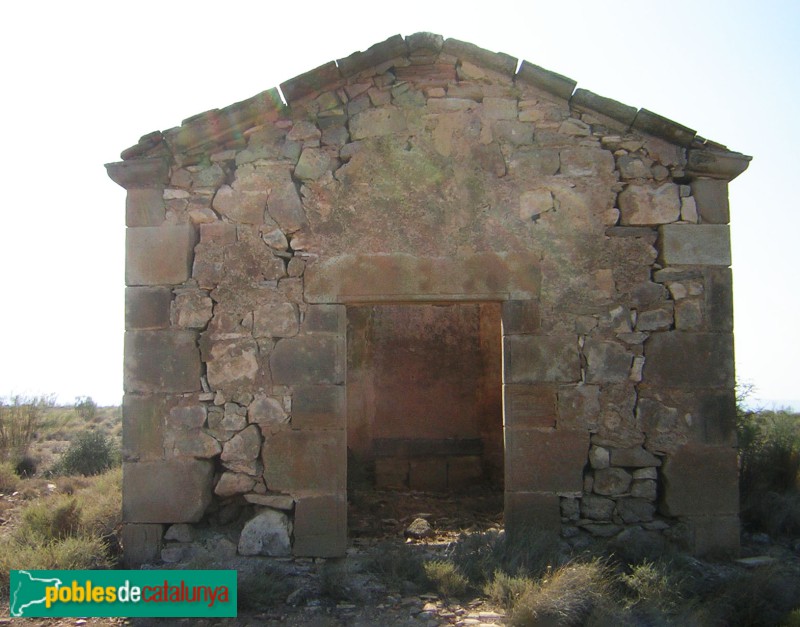 Seròs - Capella de Sant Domingo de Valldemóra (Foto: <i>Cos d'Agents Rurals -invarquit.cultura.gencat.cat-</i>, 2013) Seròs - Capella de Sant Domingo de Valldemóra