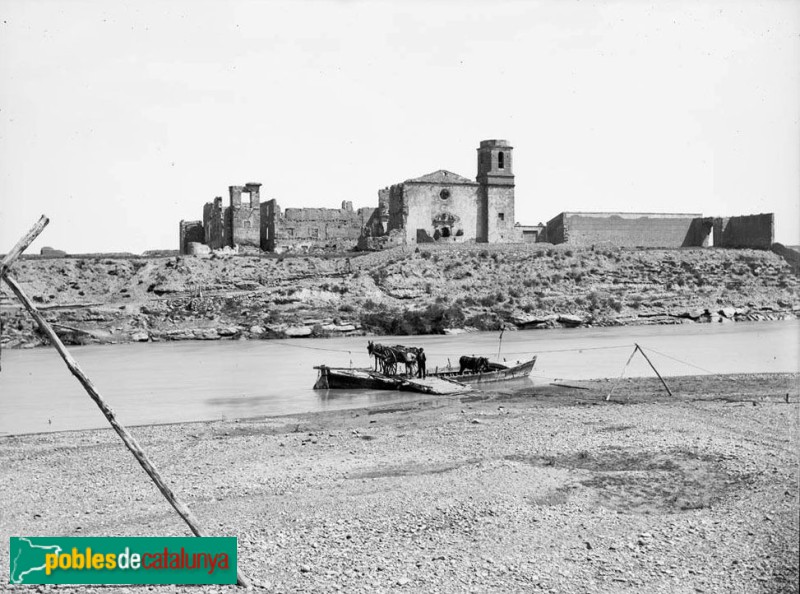Massalcoreig - Monestir de Santa Maria d'Escarp (Foto: <i>Lluís Marià Vidal - Arxiu Centre Excursionista de Catalunya-</i>, 1889) Massalcoreig - Monestir de Santa Maria d'Escarp