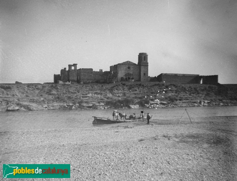 Massalcoreig - Monestir de Santa Maria d'Escarp (Foto: <i>Lluís Marià Vidal - Arxiu Centre Excursionista de Catalunya-</i>, 1889) Massalcoreig - Monestir de Santa Maria d'Escarp