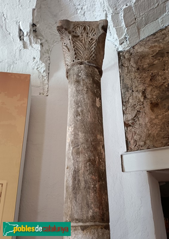 Barcelona - Capitell procedent de la catedral pre-romànica (Foto: Anna Corcoll, 2024) Barcelona - Capitell procedent de la catedral pre-romànica