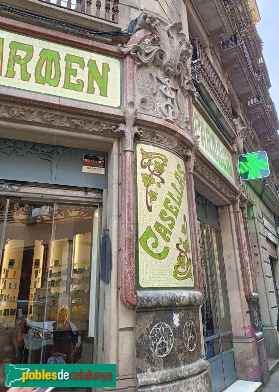 Barcelona - Farmàcia del Carme (Foto: Anna Corcoll, 2023) Barcelona - Farmàcia del Carme