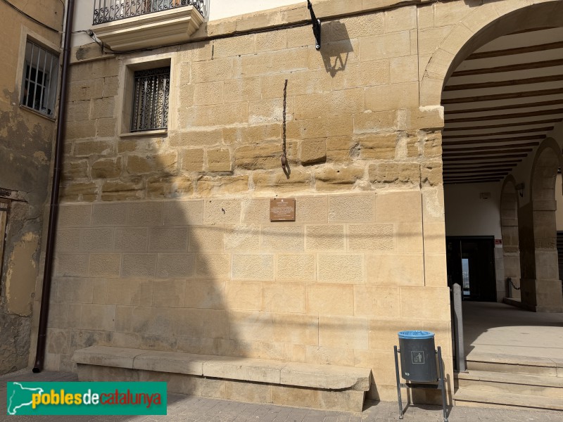 Almenar - Ajuntament. Placeta de l'Argolla