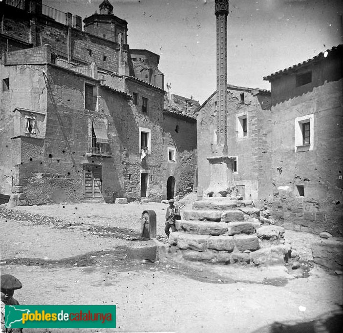 Almenar - Creu de terme (Foto: <i>Josep Salvany -Fons Salvany. Biblioteca de Catalunya-</i>, 21918) Almenar - Creu de terme