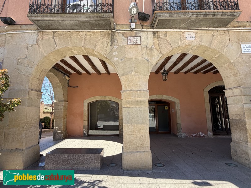 Almacelles - Porxos de la plaça de la Vila