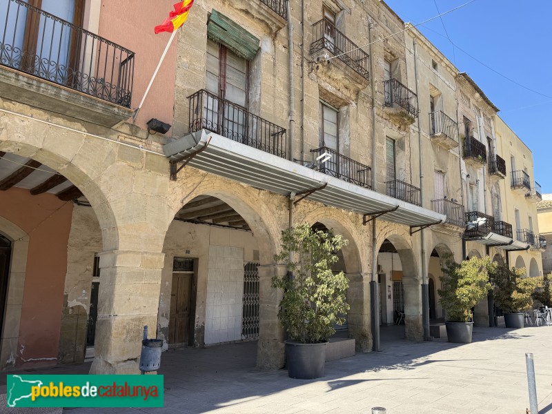 Almacelles - Porxos de la plaça de la Vila