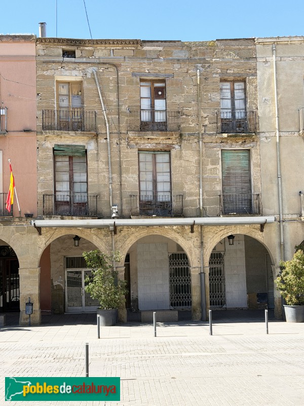 Almacelles - Porxos de la plaça de la Vila